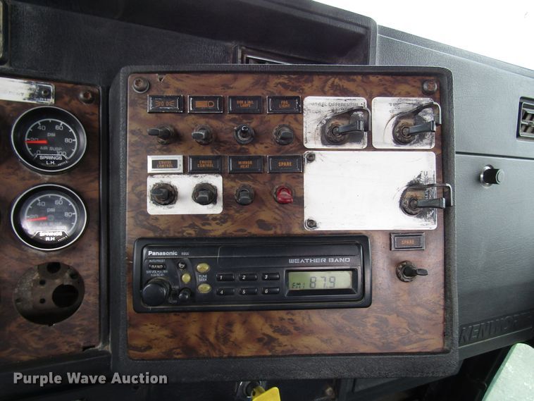 image for item DH8446 1998 Kenworth T800 truck cab and chassis