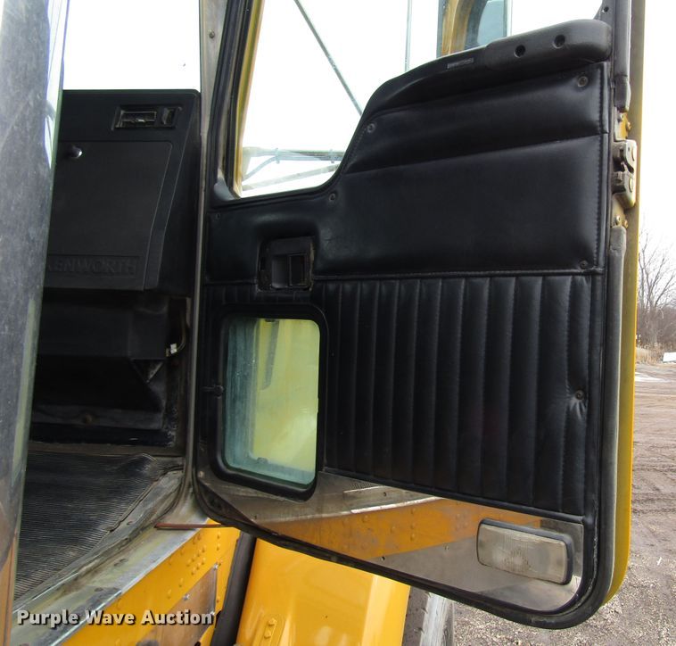 image for item DH8446 1998 Kenworth T800 truck cab and chassis