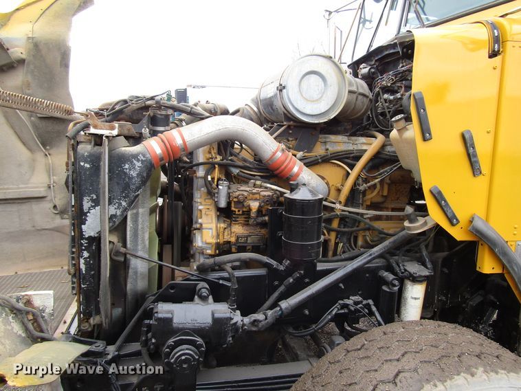 image for item DH8446 1998 Kenworth T800 truck cab and chassis