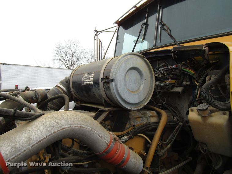 image for item DH8446 1998 Kenworth T800 truck cab and chassis