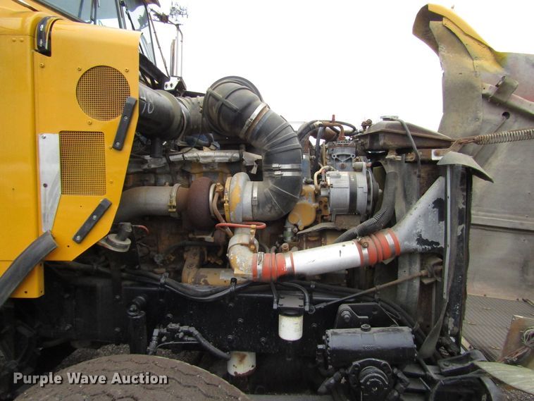 image for item DH8446 1998 Kenworth T800 truck cab and chassis