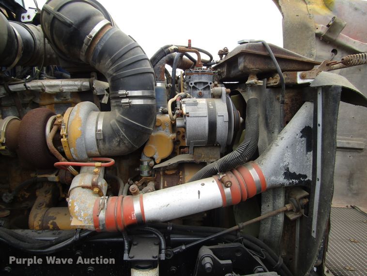 image for item DH8446 1998 Kenworth T800 truck cab and chassis