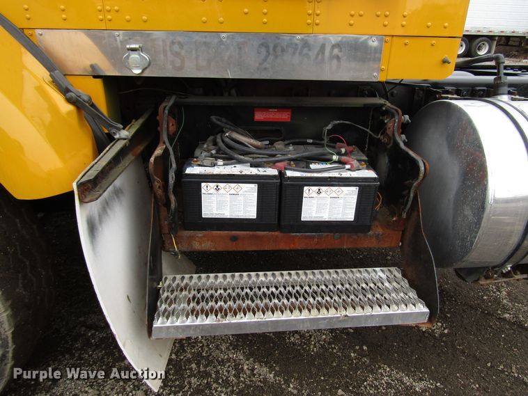 image for item DH8446 1998 Kenworth T800 truck cab and chassis