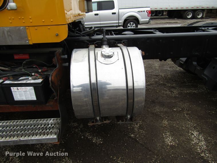 image for item DH8446 1998 Kenworth T800 truck cab and chassis