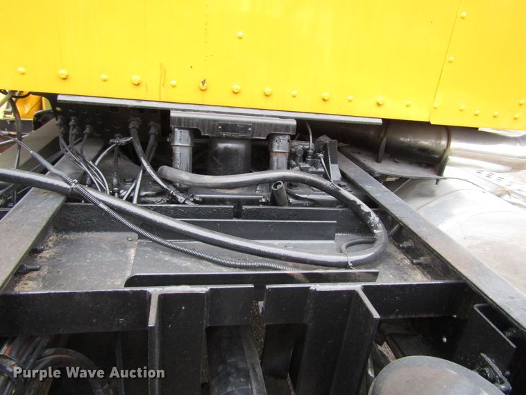 image for item DH8446 1998 Kenworth T800 truck cab and chassis