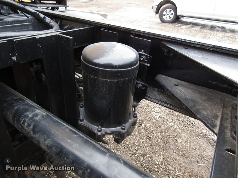 image for item DH8446 1998 Kenworth T800 truck cab and chassis