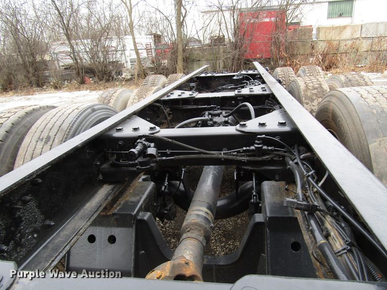 image for item DH8446 1998 Kenworth T800 truck cab and chassis