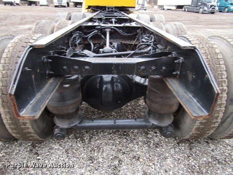 image for item DH8446 1998 Kenworth T800 truck cab and chassis