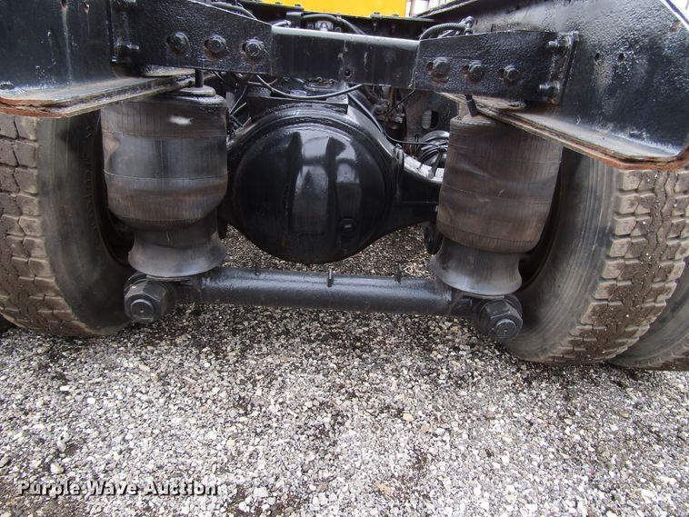 image for item DH8446 1998 Kenworth T800 truck cab and chassis