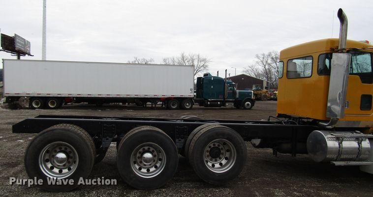 image for item DH8446 1998 Kenworth T800 truck cab and chassis