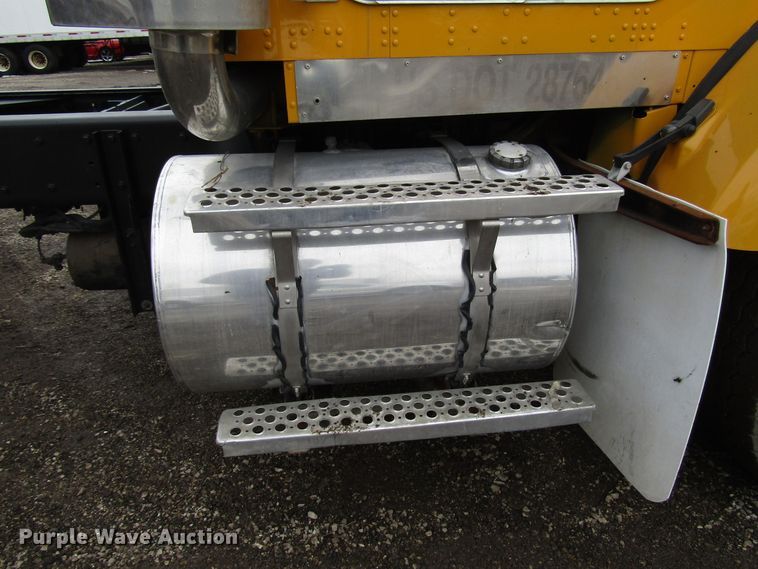 image for item DH8446 1998 Kenworth T800 truck cab and chassis