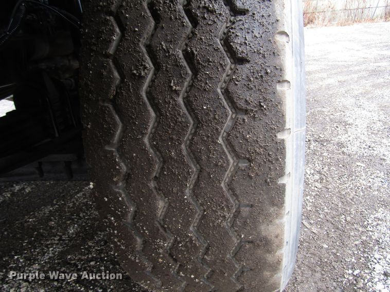 image for item DH8446 1998 Kenworth T800 truck cab and chassis