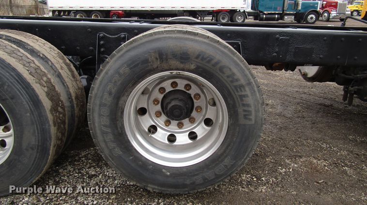 image for item DH8446 1998 Kenworth T800 truck cab and chassis