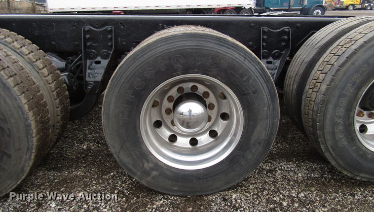 image for item DH8446 1998 Kenworth T800 truck cab and chassis