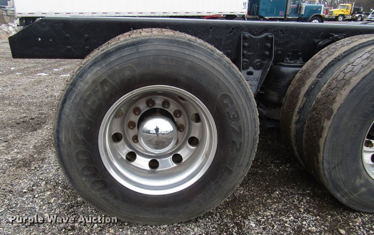 image for item DH8446 1998 Kenworth T800 truck cab and chassis