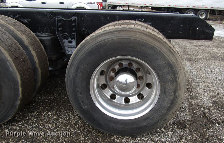 image for item DH8446 1998 Kenworth T800 truck cab and chassis