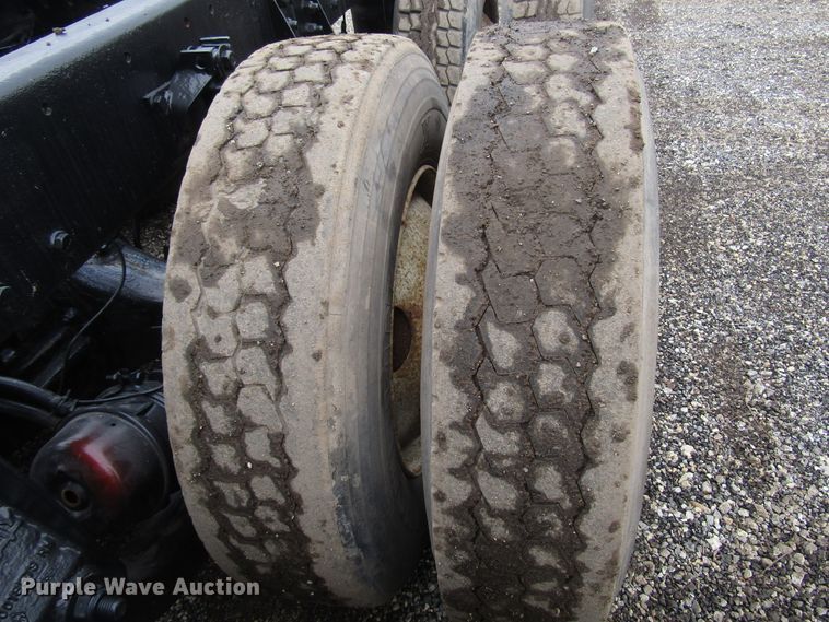 image for item DH8446 1998 Kenworth T800 truck cab and chassis