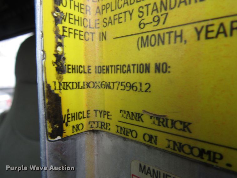 image for item DH8446 1998 Kenworth T800 truck cab and chassis