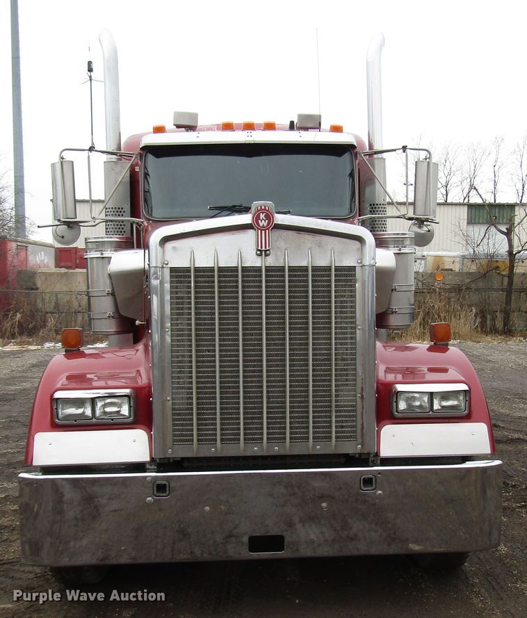 image for item DH8447 2006 Kenworth W900 semi truck
