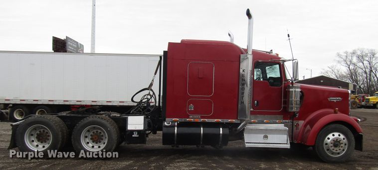 image for item DH8447 2006 Kenworth W900 semi truck