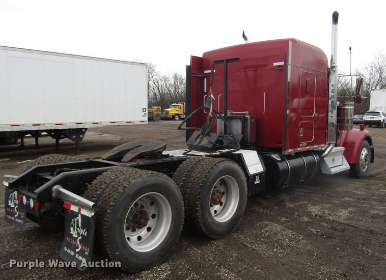 image for item DH8447 2006 Kenworth W900 semi truck