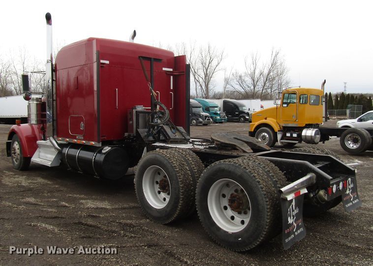 image for item DH8447 2006 Kenworth W900 semi truck