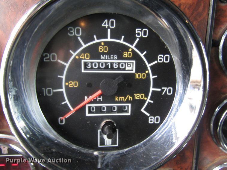 image for item DH8447 2006 Kenworth W900 semi truck