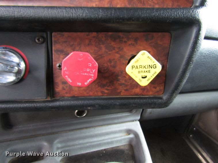 image for item DH8447 2006 Kenworth W900 semi truck