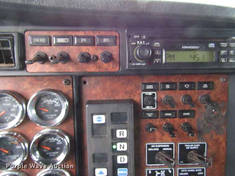 image for item DH8447 2006 Kenworth W900 semi truck