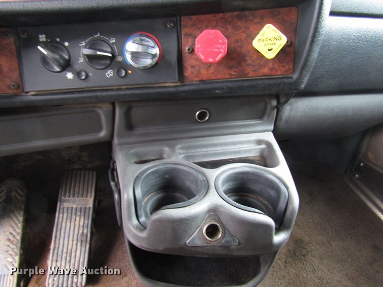 image for item DH8447 2006 Kenworth W900 semi truck