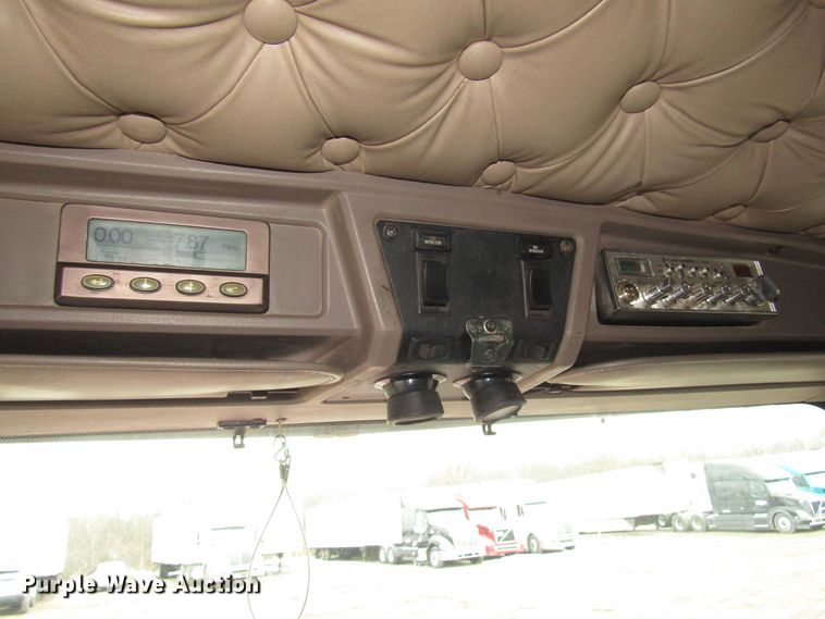 image for item DH8447 2006 Kenworth W900 semi truck