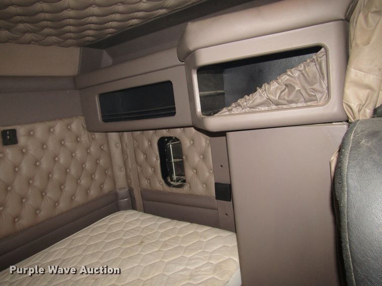 image for item DH8447 2006 Kenworth W900 semi truck