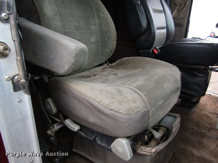 image for item DH8447 2006 Kenworth W900 semi truck