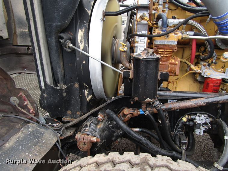 image for item DH8447 2006 Kenworth W900 semi truck