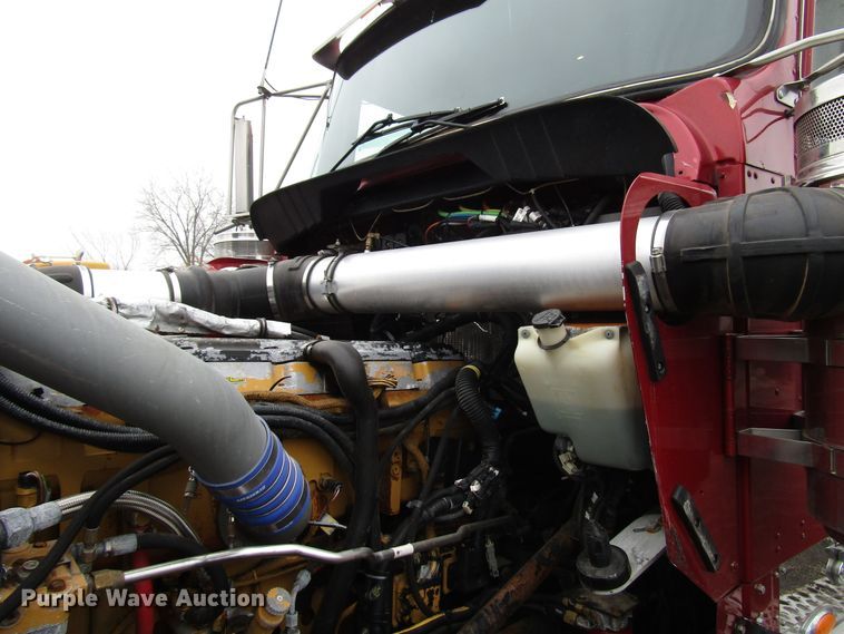 image for item DH8447 2006 Kenworth W900 semi truck