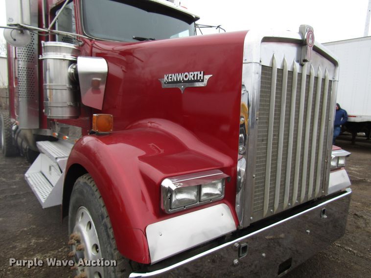 image for item DH8447 2006 Kenworth W900 semi truck