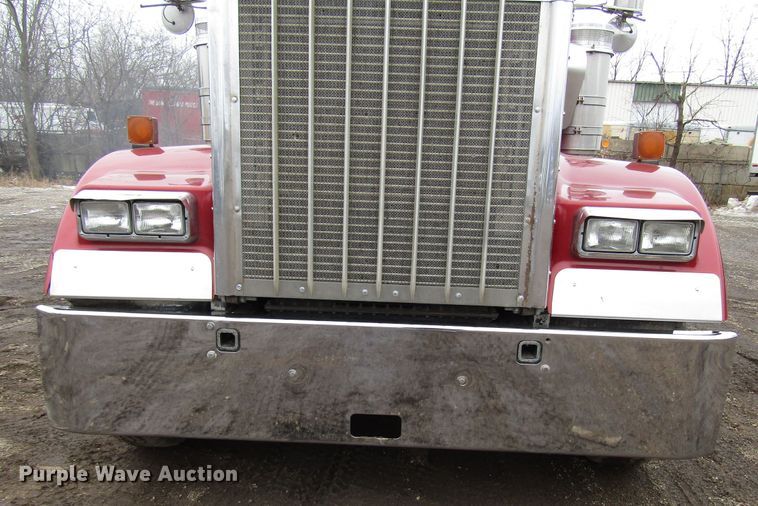 image for item DH8447 2006 Kenworth W900 semi truck