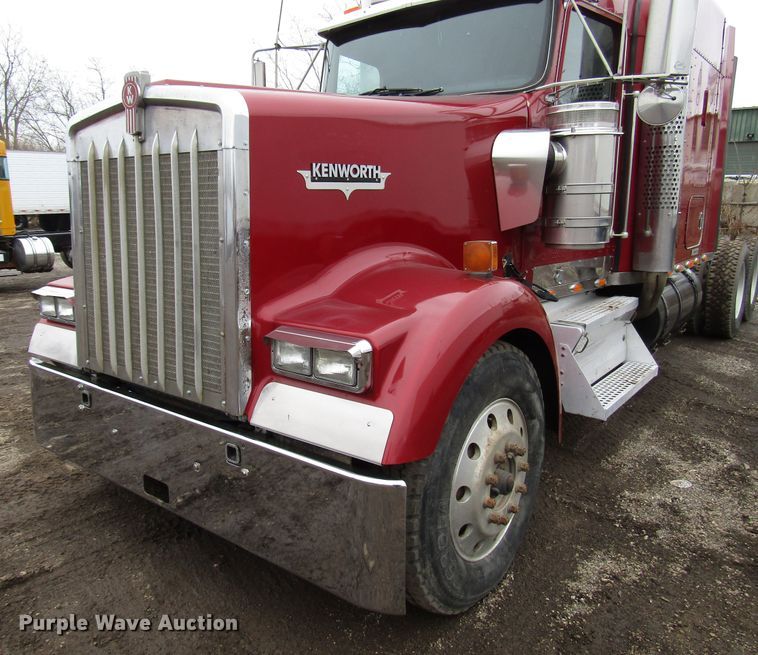 image for item DH8447 2006 Kenworth W900 semi truck