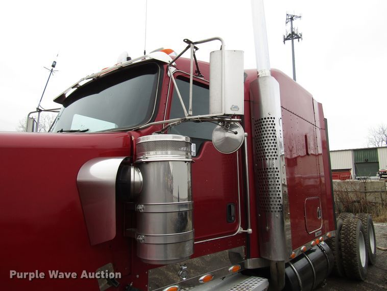 image for item DH8447 2006 Kenworth W900 semi truck