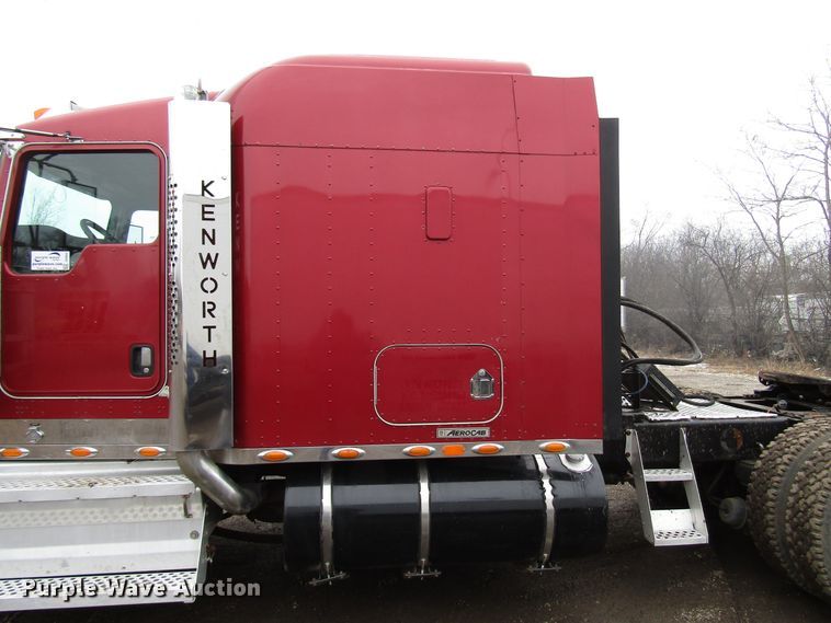 image for item DH8447 2006 Kenworth W900 semi truck