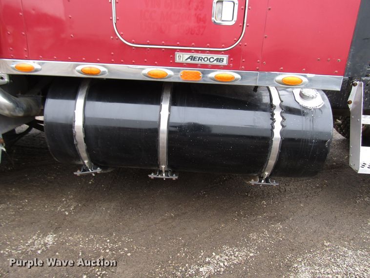 image for item DH8447 2006 Kenworth W900 semi truck