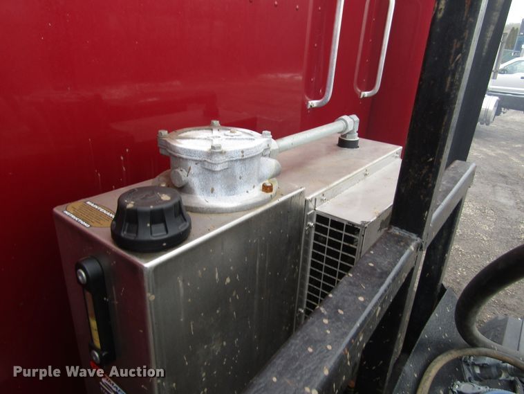 image for item DH8447 2006 Kenworth W900 semi truck