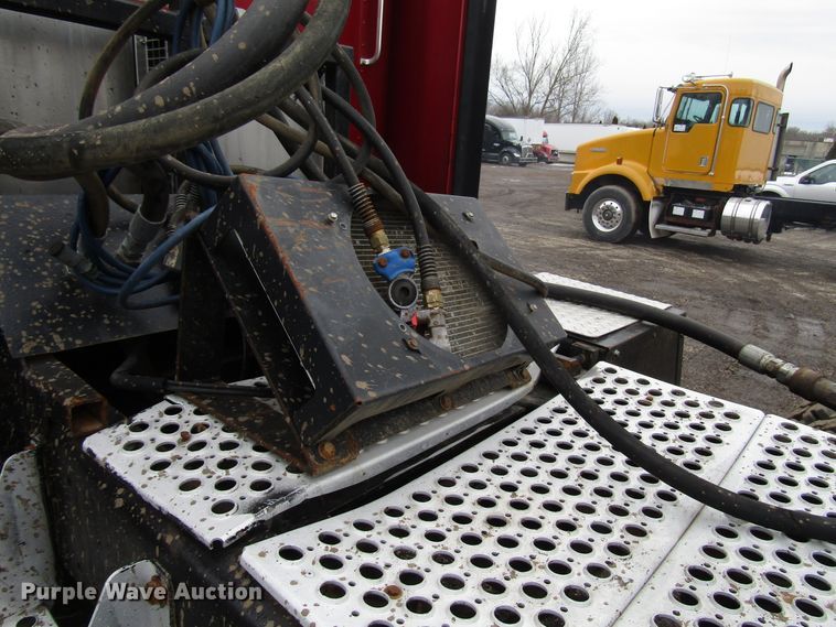 image for item DH8447 2006 Kenworth W900 semi truck