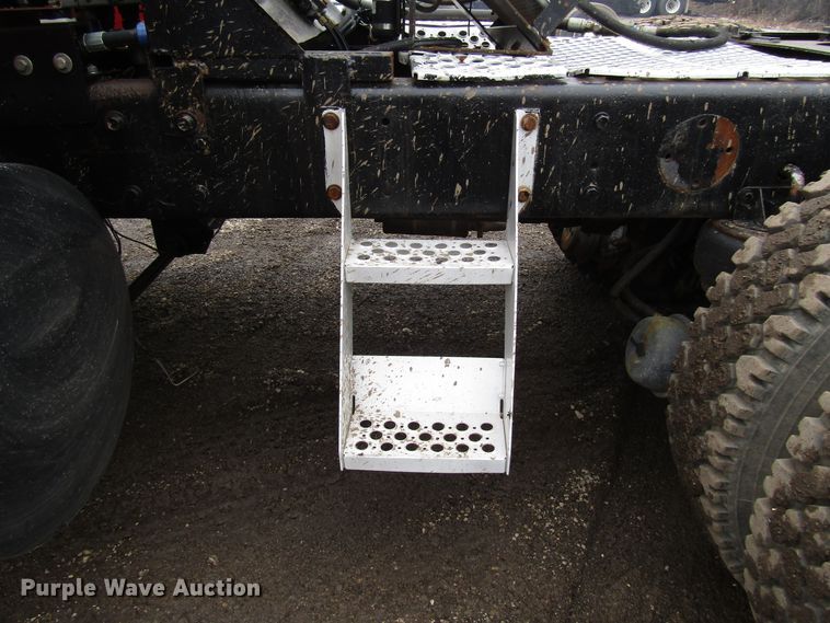 image for item DH8447 2006 Kenworth W900 semi truck