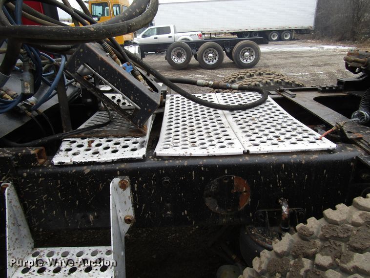 image for item DH8447 2006 Kenworth W900 semi truck