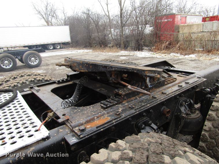 image for item DH8447 2006 Kenworth W900 semi truck