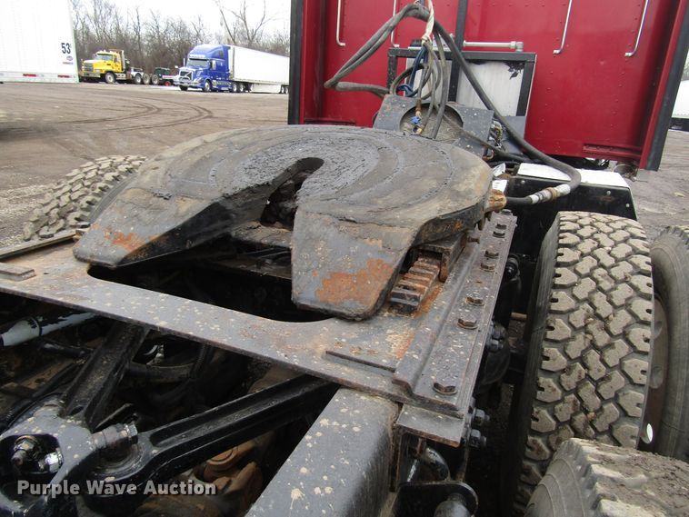 image for item DH8447 2006 Kenworth W900 semi truck