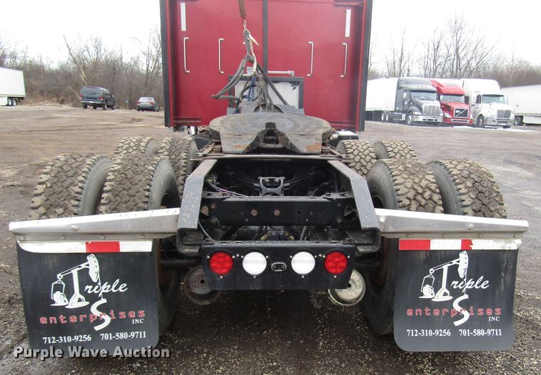 image for item DH8447 2006 Kenworth W900 semi truck
