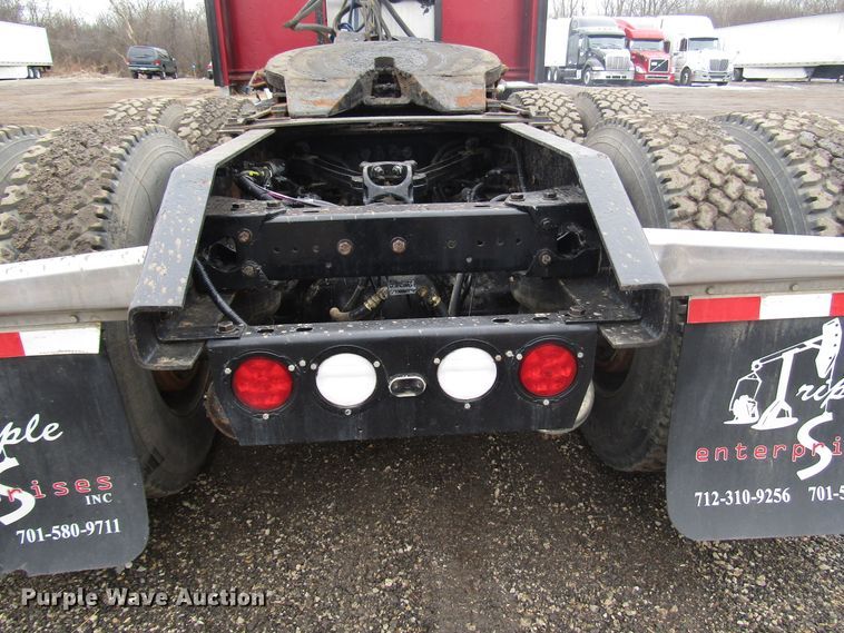 image for item DH8447 2006 Kenworth W900 semi truck