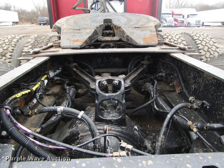 image for item DH8447 2006 Kenworth W900 semi truck